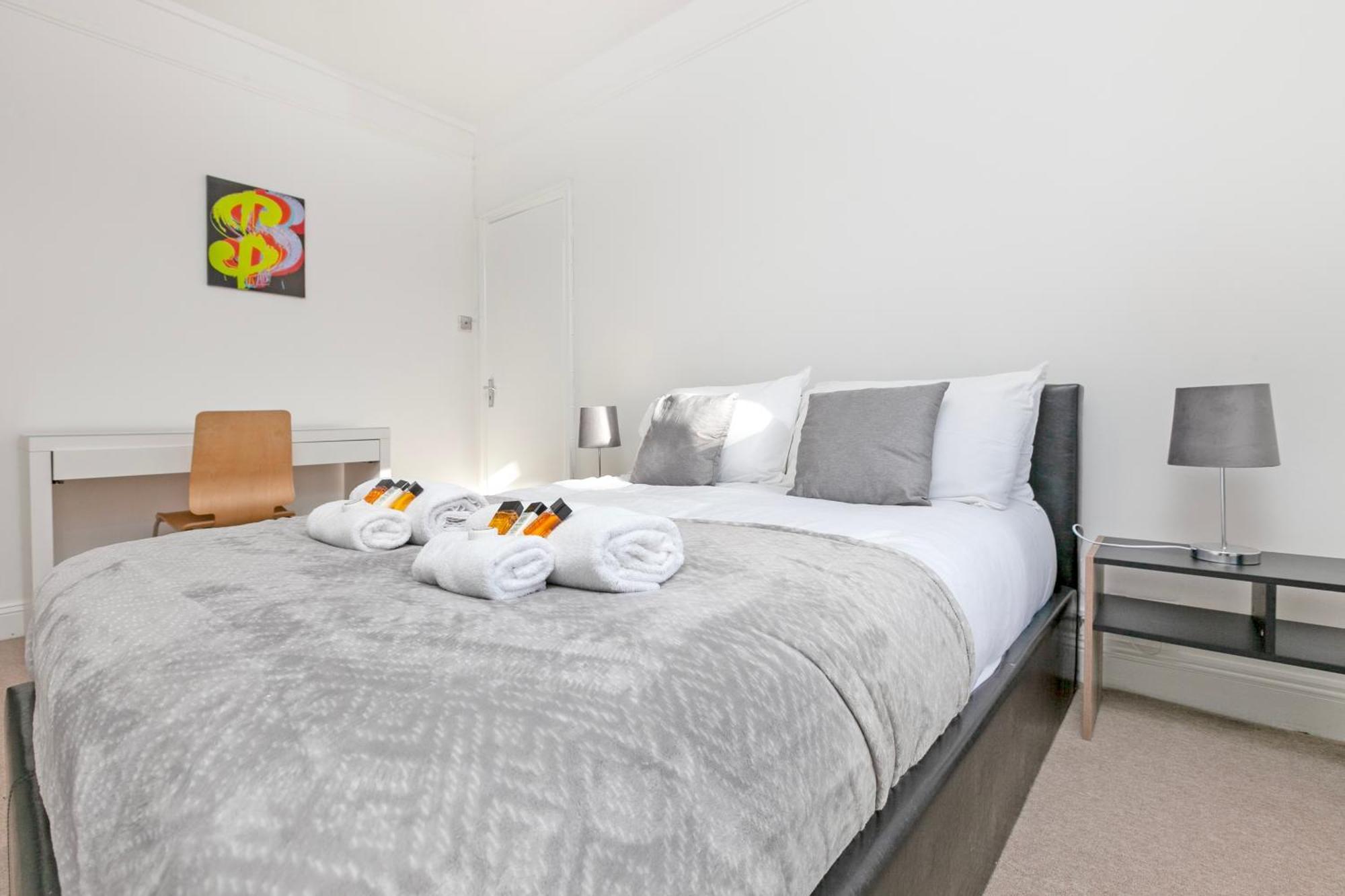 Beautiful 3 Bedroom Flat In Scott Ellis Gardens London Exterior foto