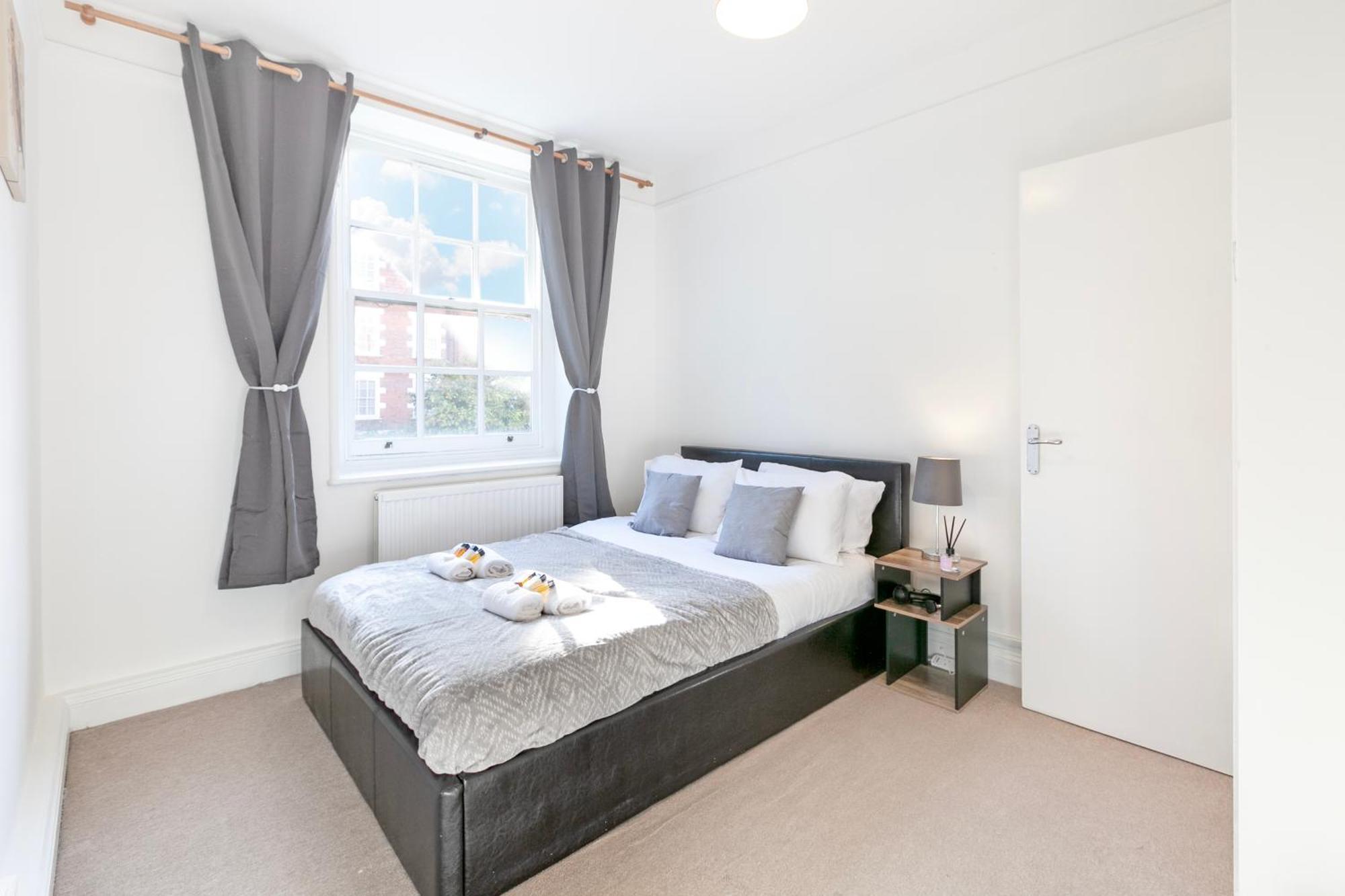 Beautiful 3 Bedroom Flat In Scott Ellis Gardens London Exterior foto