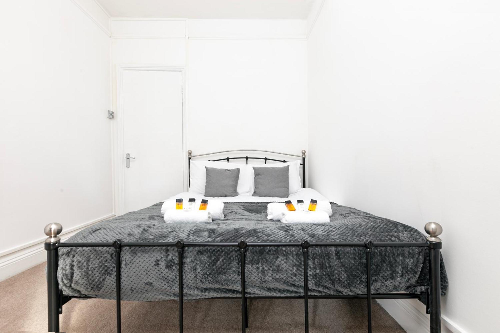 Beautiful 3 Bedroom Flat In Scott Ellis Gardens London Exterior foto