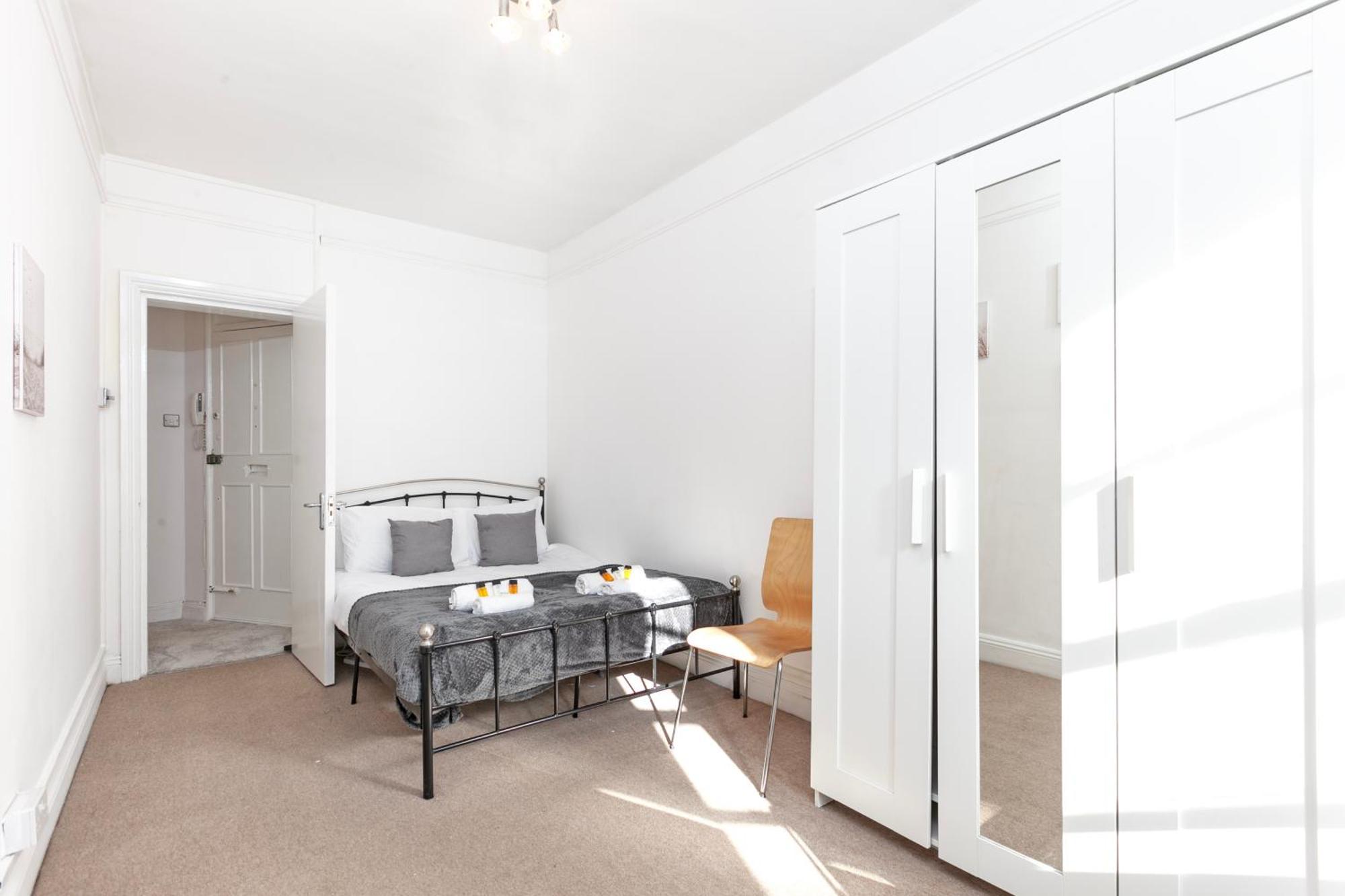 Beautiful 3 Bedroom Flat In Scott Ellis Gardens London Exterior foto